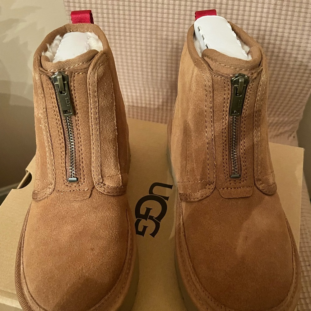 “Sold Out Everywhere” Ugg Neumel platform Zip